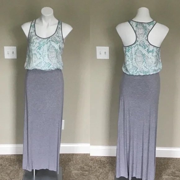 green emerald velvet dress Pomona Midi Dress – EPHES main image 0
